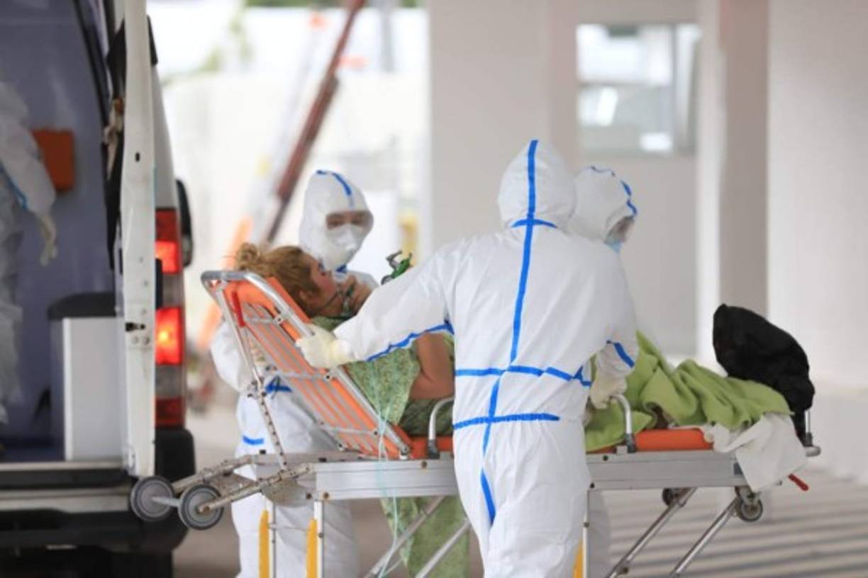 Bukele inauguró el domingo pasado la primera fase del llamado Hospital El Salvador, construido en un pabellón del Centro Internacional de Ferias y Convenciones (CIFCO) de la capital salvadoreña, tuvo un costo de 25 millones de dólares y alberga 400 camas.