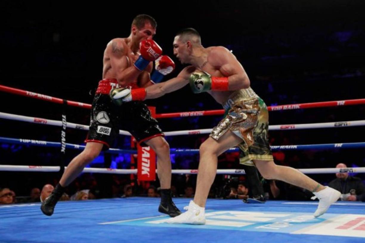 Teófimo López atacó continuamente con su brazo derecho a Edis Tatli. Foto Twitter