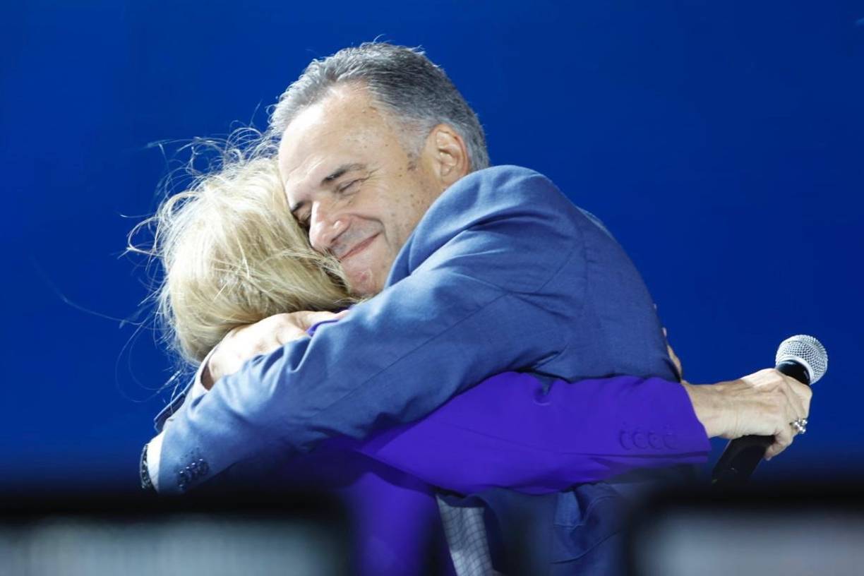 “Quiero ser presidente de Uruguay. Fui solo para eso sin pensar en otros planes. Hay uno solo y hacia eso voy. Voy a ser militante toda mi vida y voy a participar en la actividad política siempre”, declaró este domingo cuando acudió temprano a votar.