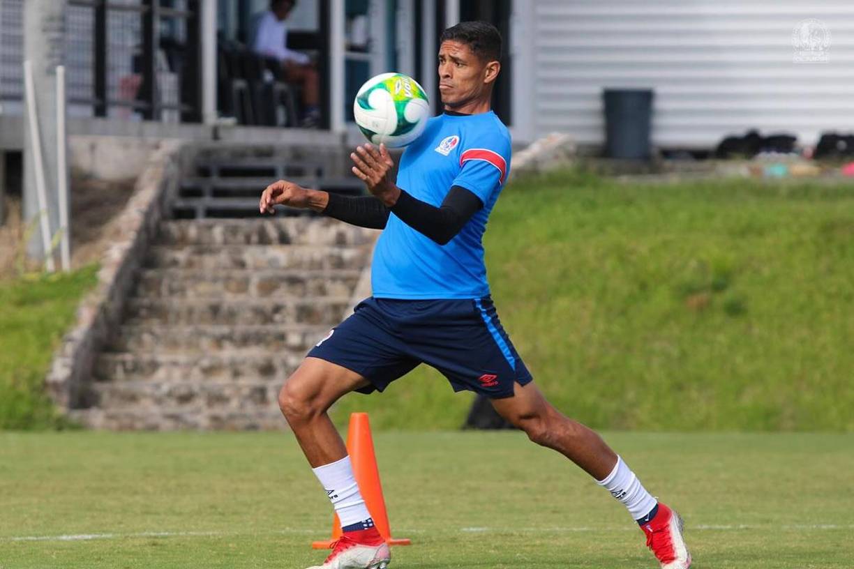 Juan Pablo Montes - El defensa podría salir del Olimpia, donde tiene poca actividad, y recalar en los Potros del Olancho, según reveló el presidente de los pamperos Samuel García.