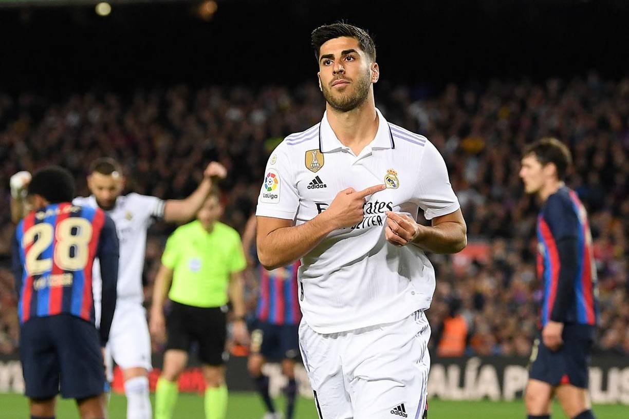 Marco Asensio se señaló el escudo del Real Madrid tras el gol.