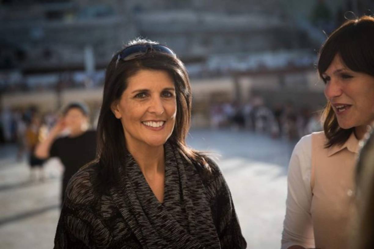 A pesar de su pasado político, Haley hoy descartó tener pensado postularse a las elecciones presidenciales de 2020 y aseguró que, de hecho, su intención es apoyar la candidatura de Trump cuando llegue el momento.