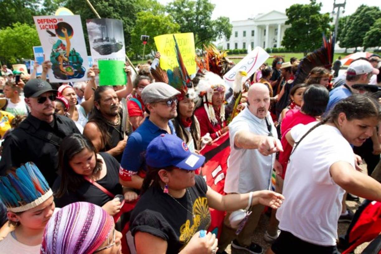 'La marcha del clima de me deja inspirado y con esperanzas por nuestro futuro. Debemos continuar trabajando juntos y luchando por la justicia climática' dijo el actor estadounidense en su cuenta de Twitter.<br/>