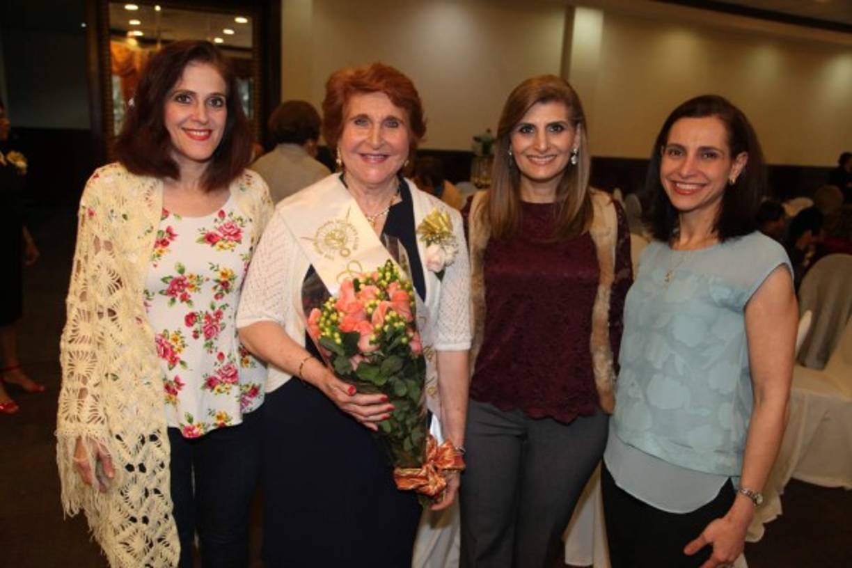 Lorette, Mary, Alicia y Mary Bendeck.