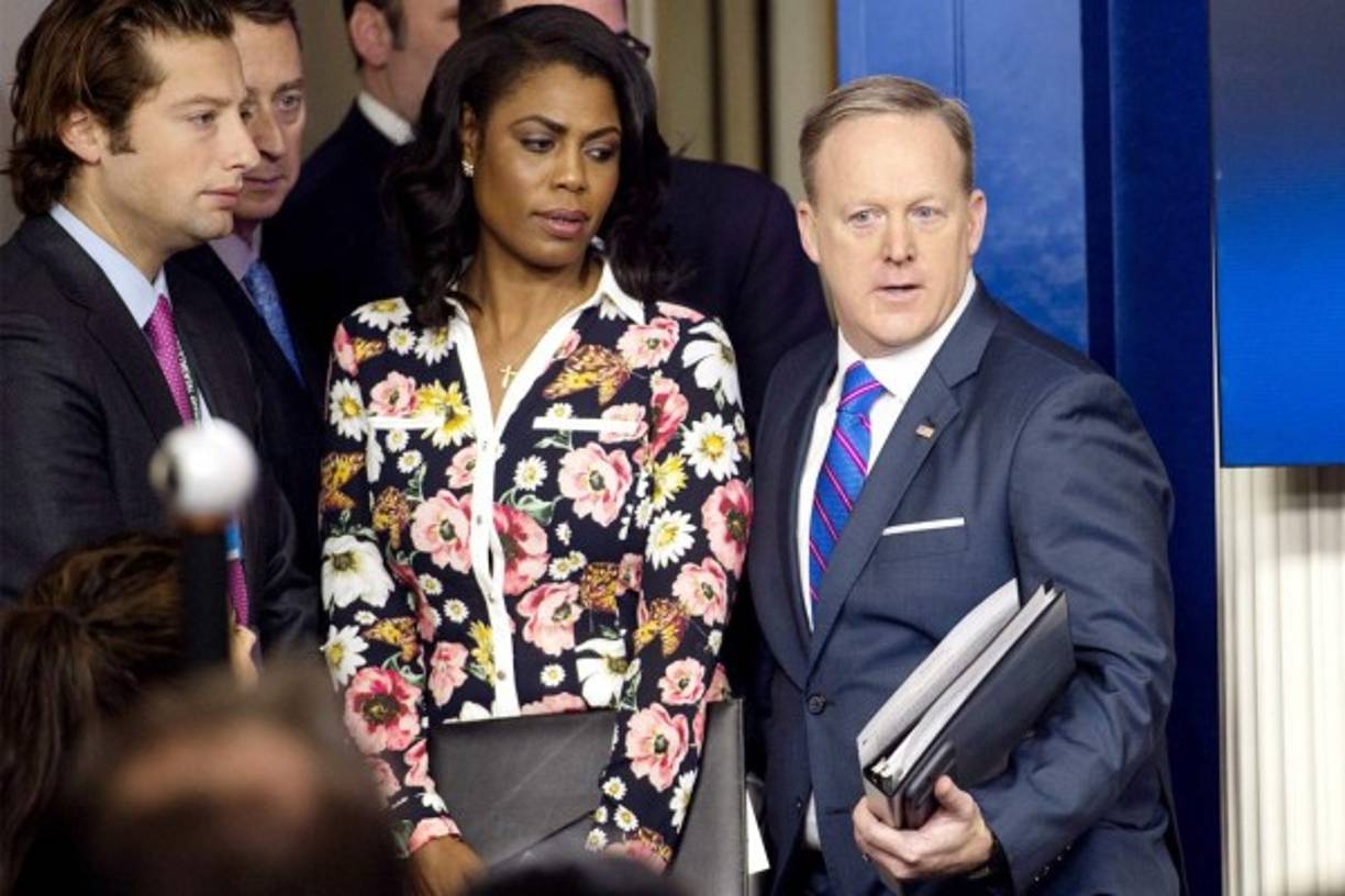 Trump admitió que su tono hacia Omarosa no condecía con la investidura de un presidente, pero se disculpó señalando que debía hacerlo para contrarrestar la versión equivocada que darían los 'medios de noticias falsas'. '¡Lo siento!', apuntó.