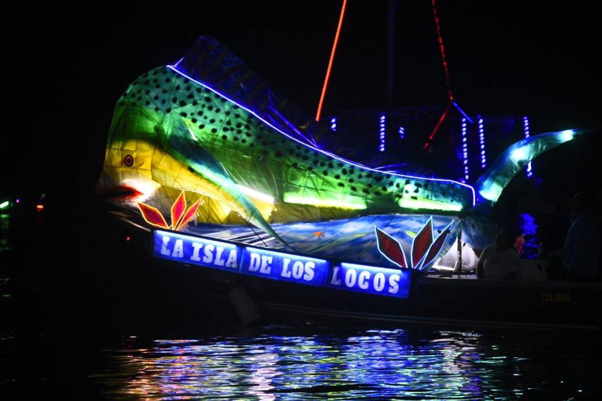 Diferentes empresas, universidades e instituciones del gobierno dijeron presente durante esta nueva edición de la Noche Veneciana para llevar un momento agradable a los porteños y los turistas que los visitaron. 