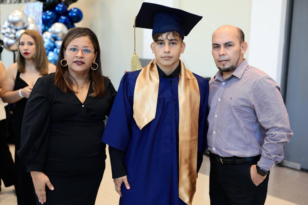 Nuria Gutiérrez con Kevin Ventura y José Ventura. 