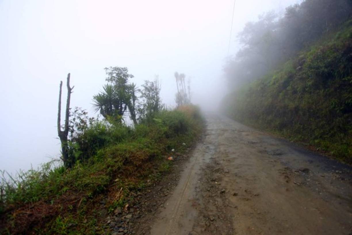 En los meses de noviembre y diciembre, la temperatura del Merendón puede alcanzar hasta los 10 grados, provocando neblina y un frío abrasador. ¡Quién pensaría que a una hora del casco urbano de San Pedro Sula se pueda experimentar esta temperatura!.
