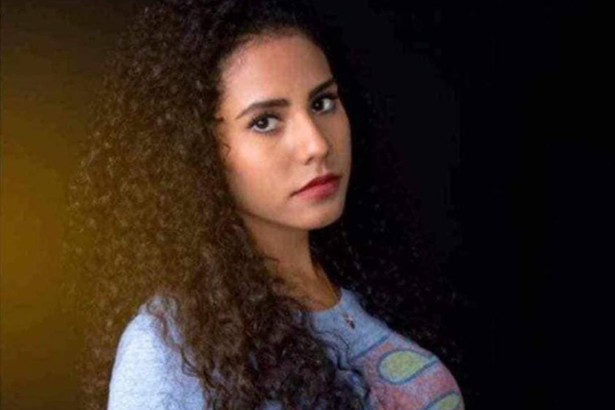 Cuando salía de su domicilio en el fraccionamiento Costa Azul. Vestía una blusa verde y un short azul.