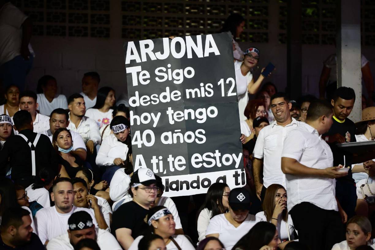 Llanto, emoción y música: así vivieron los hondureños el concierto de Ricardo Arjona en San Pedro Sula