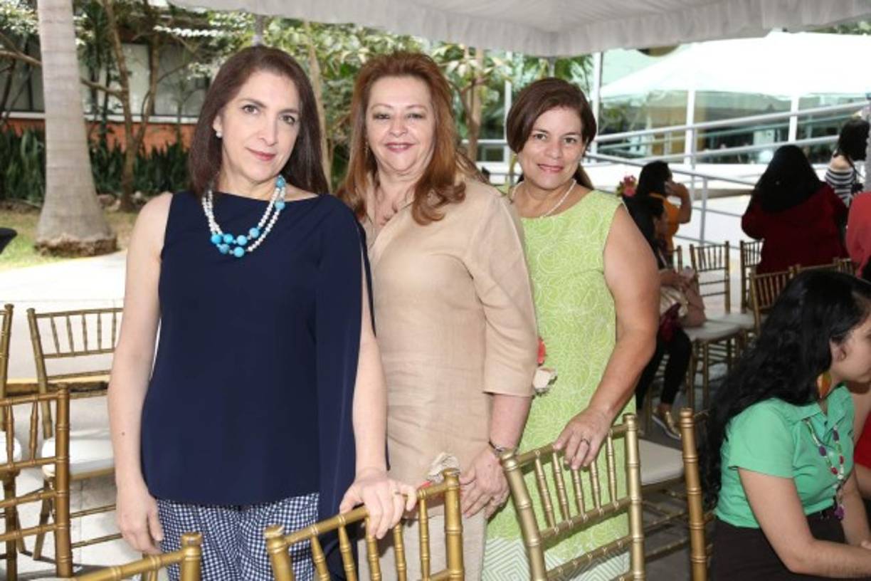 Loris Bendeck, Suyapa Boquín y Noemí Discua.