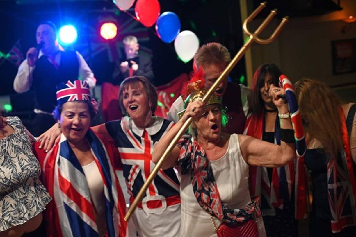 Los intercambios comerciales diarios entre el Reino Unido y la UE continuarán como ahora hasta finales de 2020. Durante este período de transición de 11 meses, Londres y Bruselas negociarán su futura relación. Hasta entonces hay, sin embargo, algunos cambios prácticos.