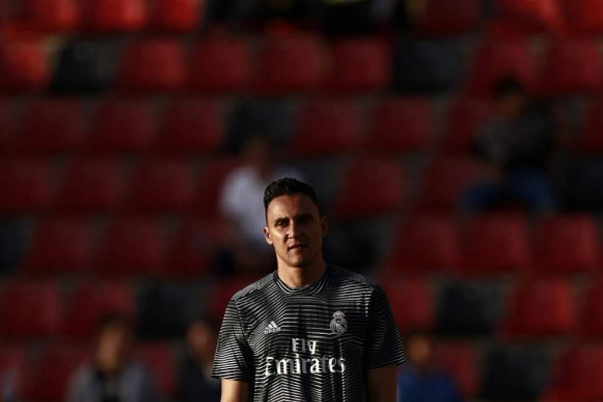 Para sorpresa de muchos, el portero tico Keylor Navas fue relegado al banquillo de suplentes y en su rostro era evidente la molestia.