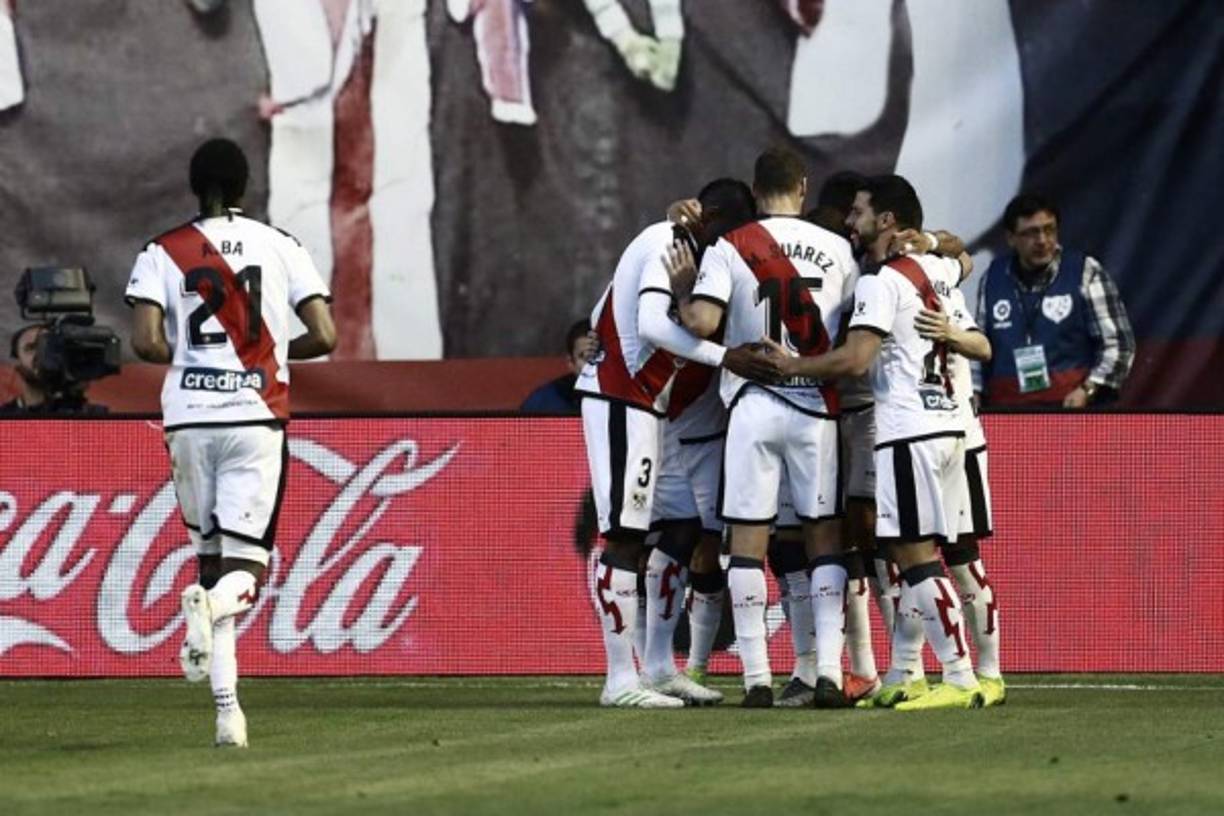 Los futbolistas del Rayo Vallecano festejaron a lo grande el gol.