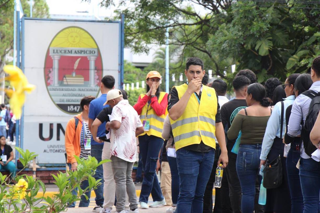 De los 17,382 aspirantes habilitados, un total de 9,037 se esperan en Ciudad Universitaria-Tegucigalpa y 4,147 en Unah Campus Cortés, siendo los dos centros donde se concentra la mayor cantidad de aspirantes a nivel nacional. 
