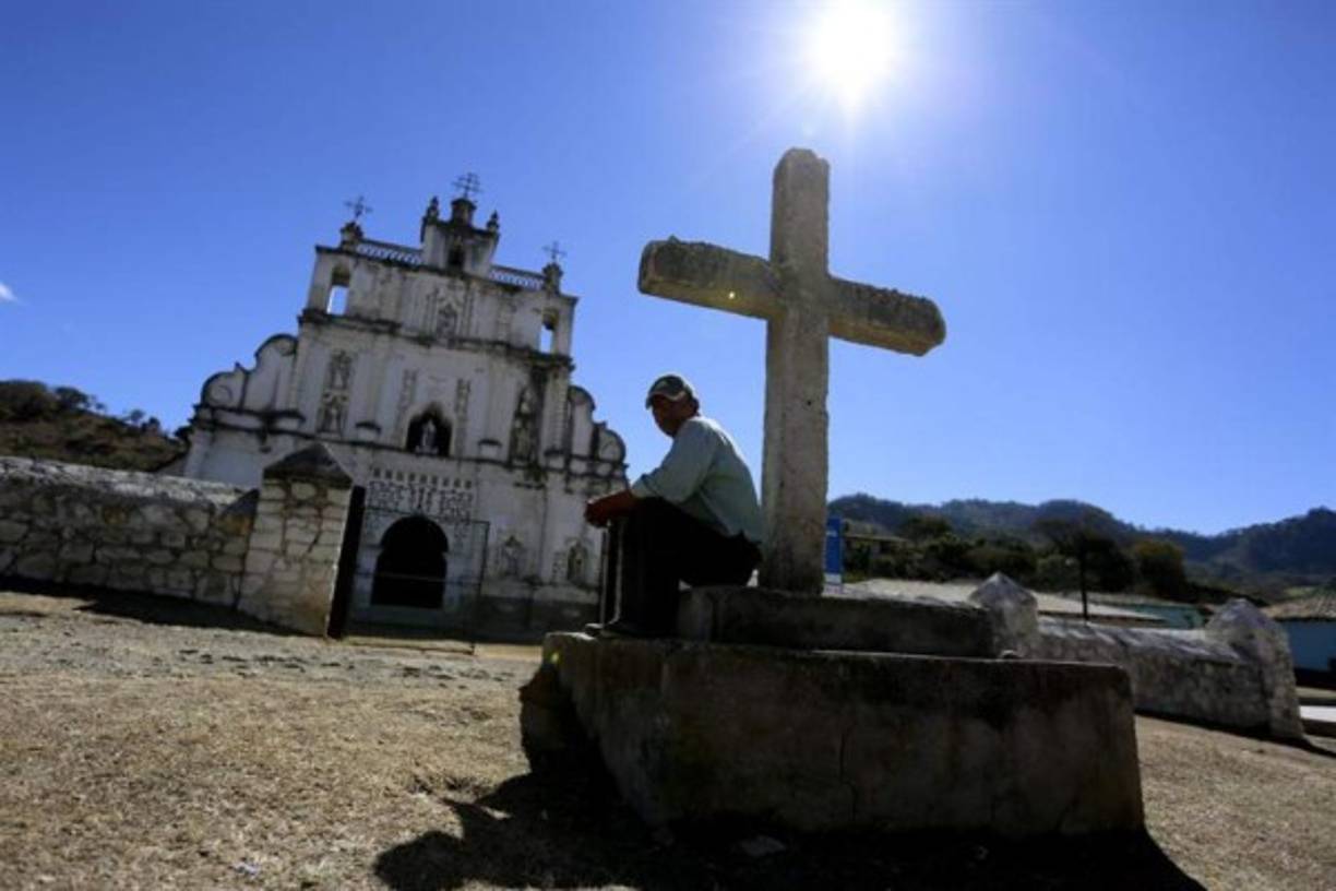 La iglesia de la comunidad de San Manuel de Coloete, en el municipio de Lempira, en el occidente de Honduras. <br/><br/>El proyecto de restauración y conservación patrimonial que impulsa la AECID incluye la promoción turística para que nacionales y foráneos visiten los pintorescos municipios, que atesoran auténticas joyas del patrimonio cultural de Honduras.<br/>