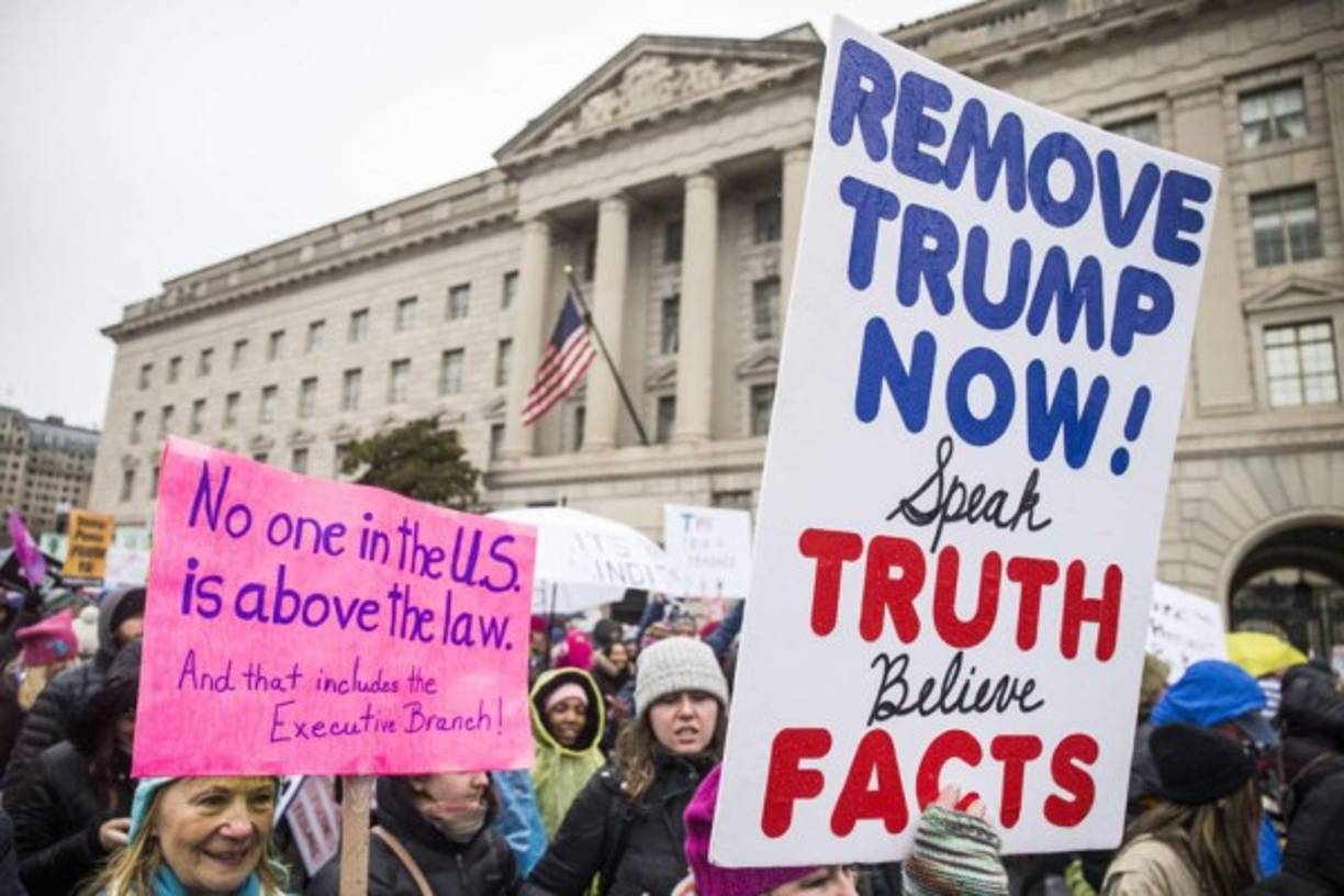 Catherine Stevens, de 57 años, viajó desde Boston durante la noche para asistir a la marcha. 'Tengo amigos conservadores que están horrorizados por los ataques a 'Roe v. Wade'', el fallo de la Corte Suprema que legalizó el aborto en 1973 y que se ha cuestionado desde la llegada al poder de Trump, destaca.