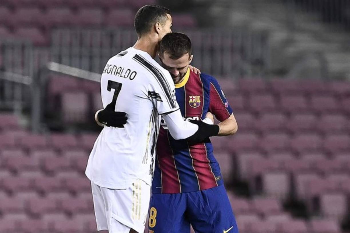 Cristiano Ronaldo también saludó a Miralem Pjanic, su excompañero en la Juventus.