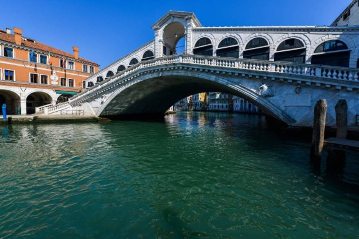 Italia registró hoy 475 muertos, nunca, desde que la epidemia empezó a expandirse en China en diciembre, un país había sufrido un número de muertos tan alto en una jornada.