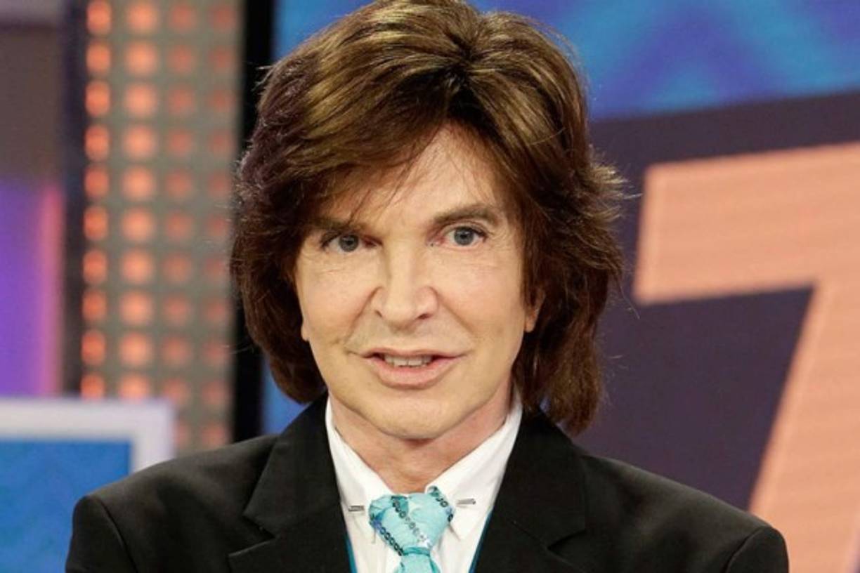 Su muerte<br/><br/>Un fallo renal provocó la muerte del cantante español Camilo Sesto la noche de ayer sábado en el Hospital Universitario Quirónsalud Madrid, en la capital de España, según confirmó el representante del cantante, Eduardo Guervós.