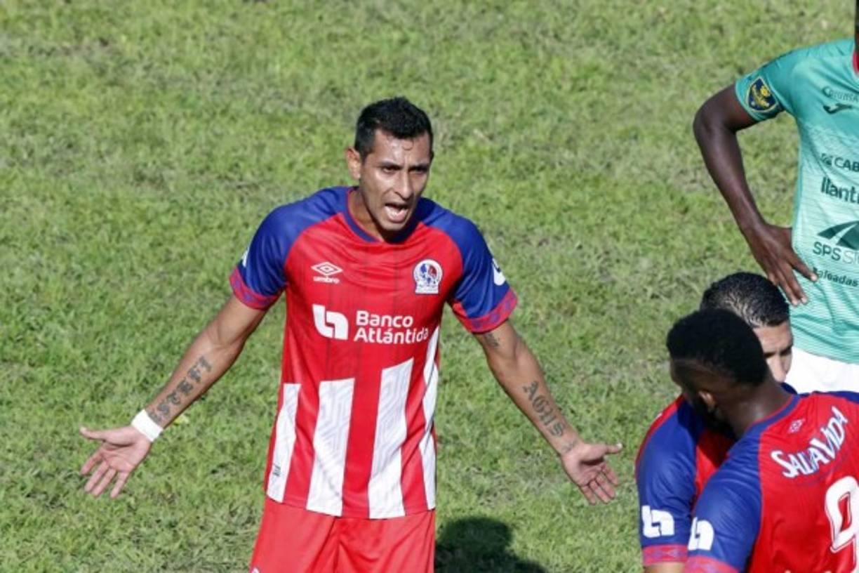Cristian Maidana reprochando la actitud de Jorge Benguché
