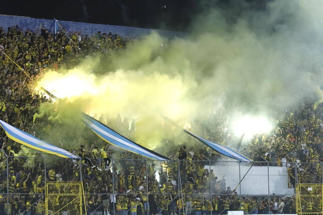 La afición del Real España vivió una fiesta en el regreso al estadio Morazán.