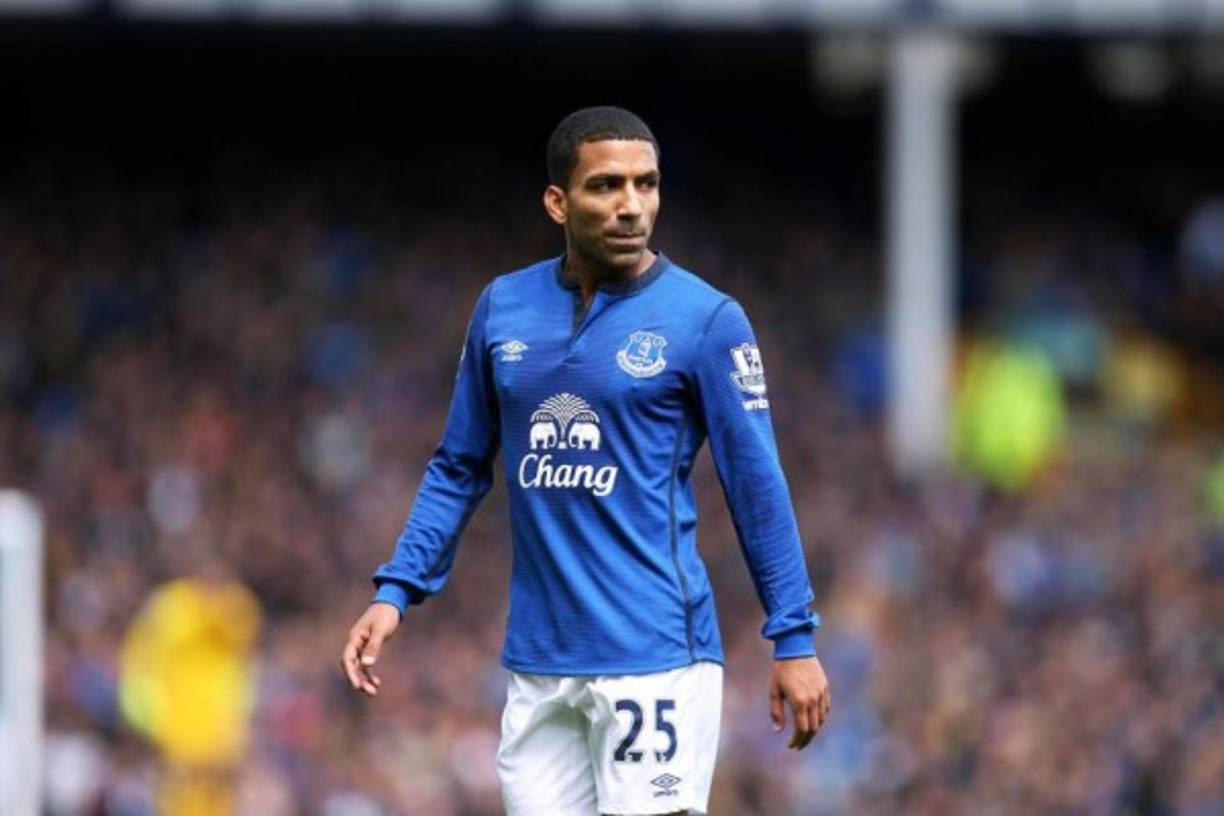 El mediocampista Aaron Lennon dejaría al Everton y se podría sumar al Burnley .