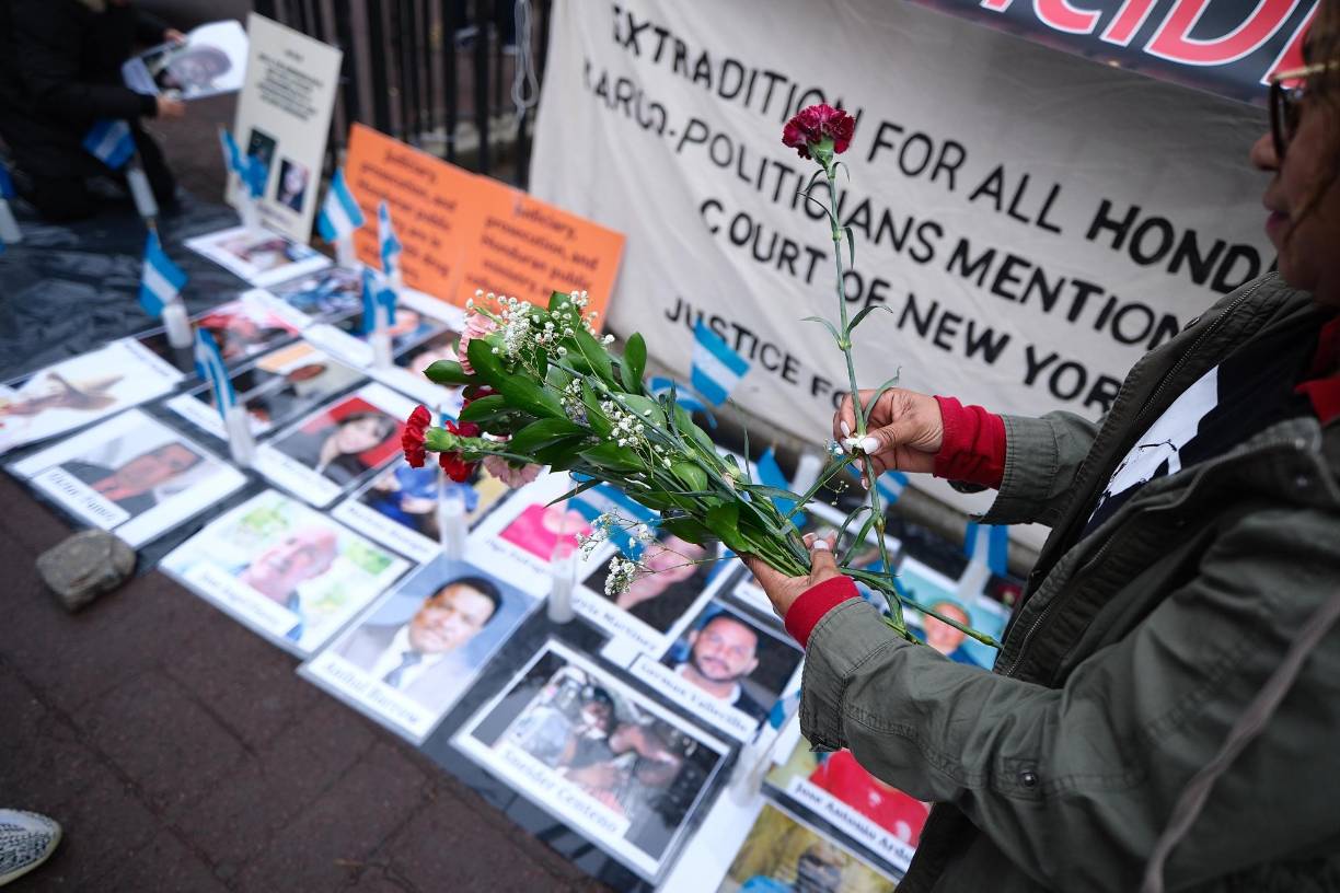 Fue el 7 de febrero de 2022, que el Secretario de Estado de los EE. UU., Antony Blinken, hizo pública la revocación de la visa a Hernández para entrar a ese país, así como su inclusión en la lista de personajes “antidemocráticos y corruptos” del Triángulo Norte de Centroamérica, un listado también conocido como Lista Engel. Lo que se venía era la extradición.