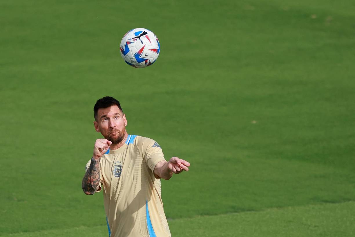 Con su debut ante Canadá este jueves se convertirá en el jugador con más partidos en la historia del torneo con 35 presencias, uno más que el arquero chileno Sergio Livingstone (34).