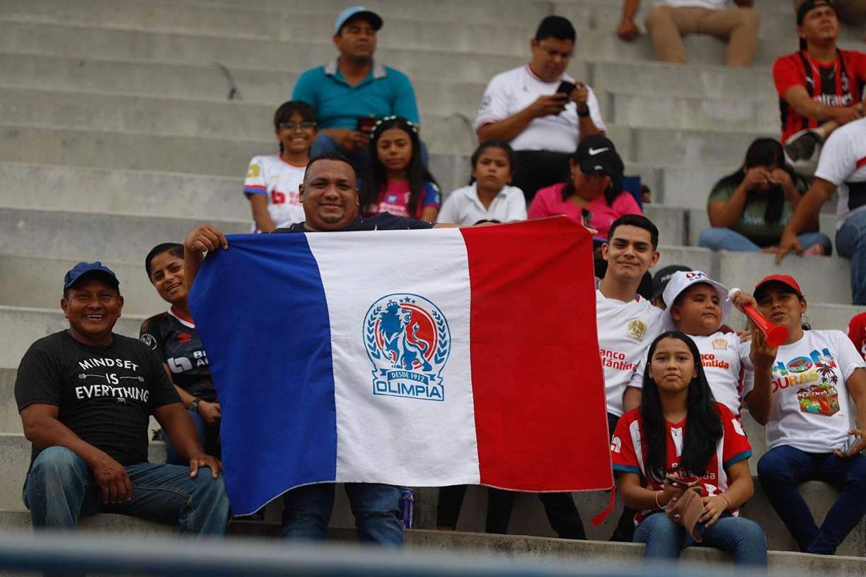 Ambiente y lindas chicas: así se vivió la jornada 17 del Clausura
