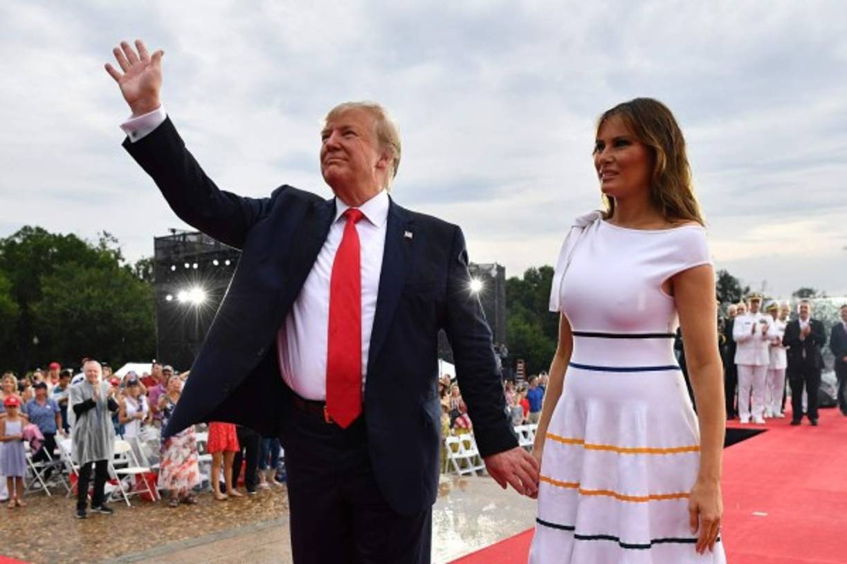 Sin embargo, su supuesto respaldo a la comunidad LGTB, atacada por la administración de Trump, se vio opacado por la polémica causada por la transparencia de su vestido tras la fuerte lluvia que cayó durante la celebración del 4 de julio.