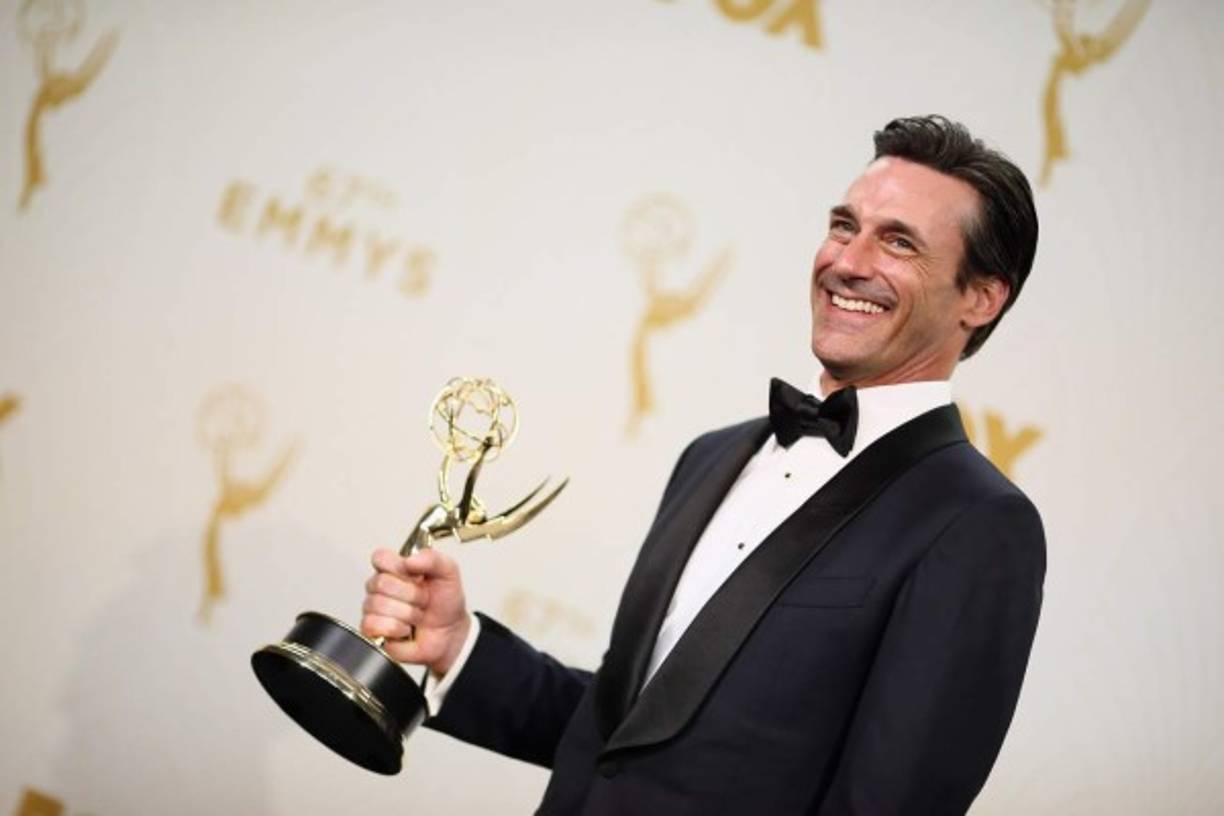 Hamm ('Mad Men') se alzó por fin con la estatuilla al mejor actor de drama tras ocho nominaciones consecutivas.