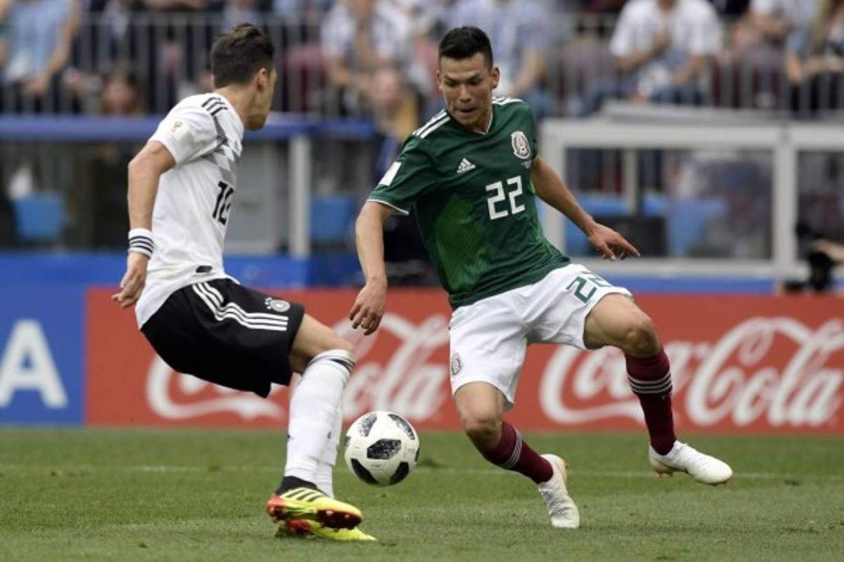 Así empezó la jugada del golazo de Hirving Lozano. El 'Chucky' superó primero en la marca a Mesut Özil. Foto AFP