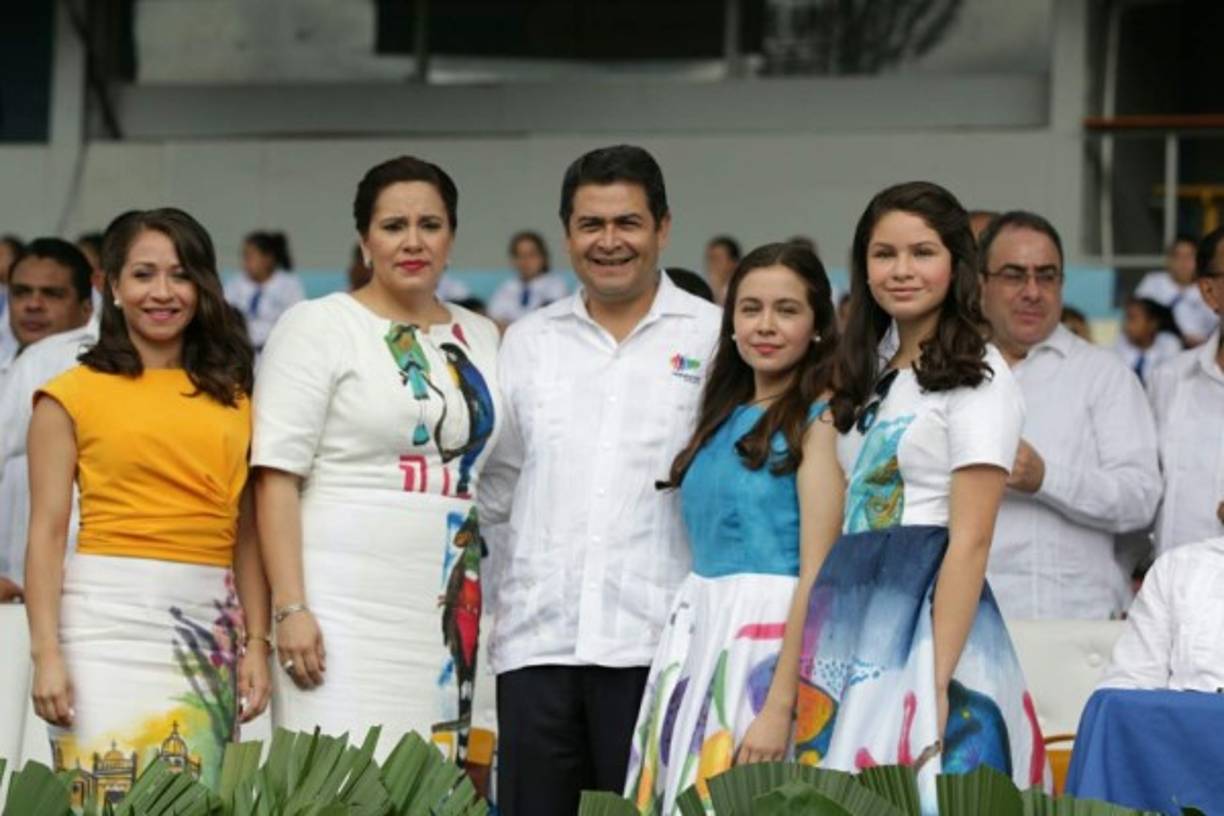 Las hijas de la pareja presidencial lucen también diseños similares