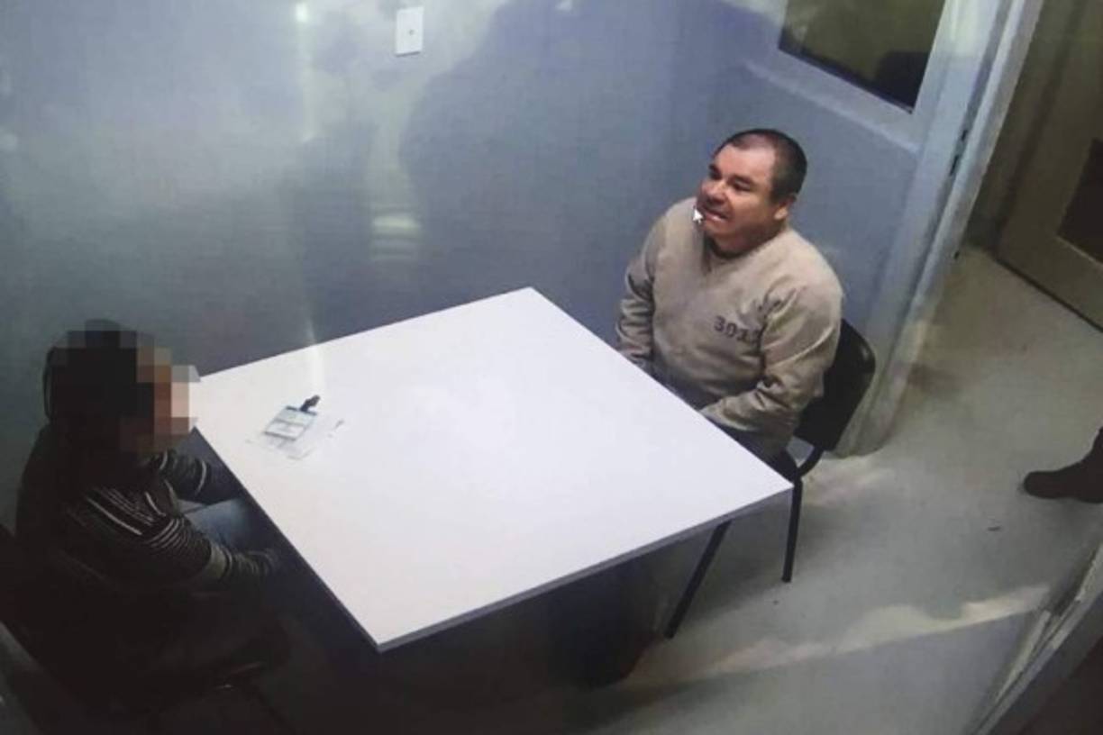 El Gobierno señala que el único lugar exterior apto para presos de alto riesgo en el Metropolitan Correctional Center (MCC) es un área de recreación en una azotea cubierta por una malla de alambre que ya fue escenario de un fallido intento de fuga en 1981 en el que dos reos armados se enfrentaron a unos 100 policías.