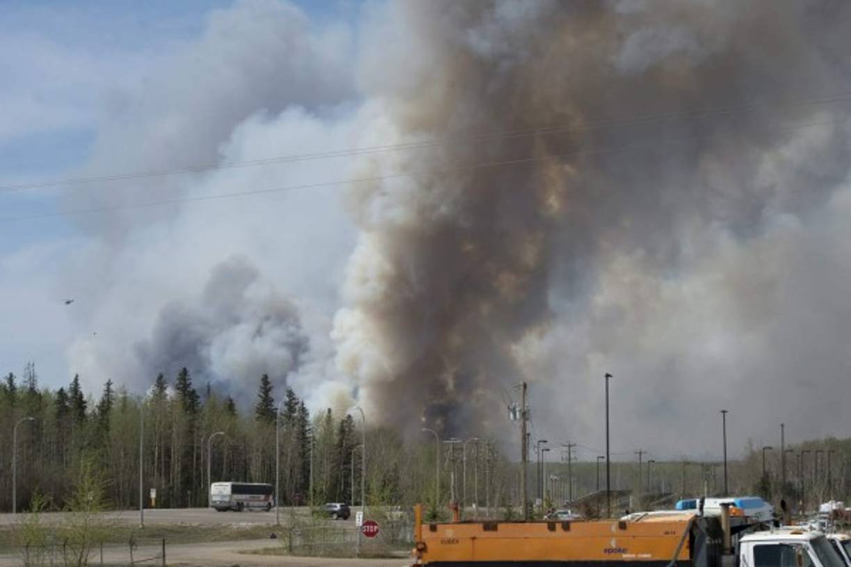 Notley recordó que las inusuales condiciones meteorológicas que vive la provincia, con temperaturas muy por encima de lo normal en esta época del año, hacen que toda Alberta se encuentre en condiciones de extremo riesgo de incendio.