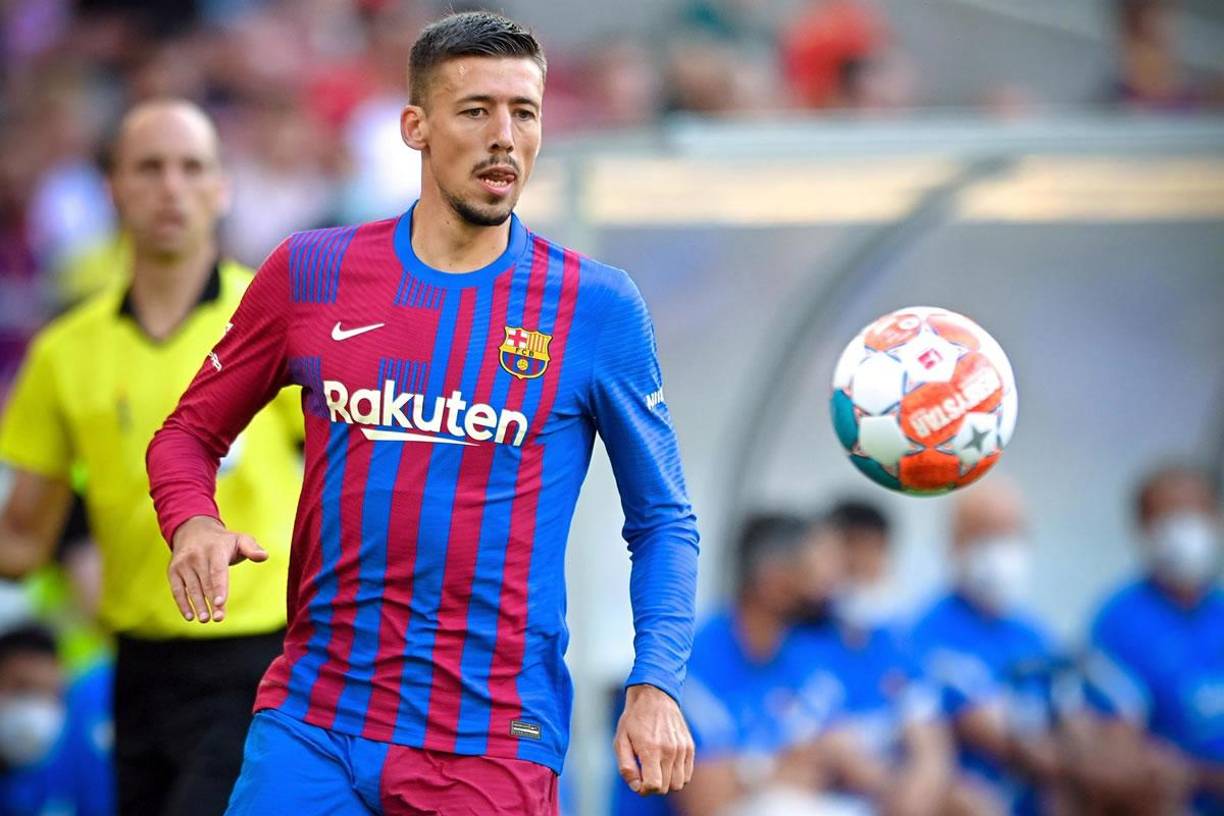 Clement Lenglet está en la lista de los jugadores del FC Barcelona que pueden abandonar la plantilla azulgrana al término de la actual temporada. Según Mundo Deportivo, el central francés esperará a acabar la temporada para hablar con el Barça acerca de sus planes. Le constan propuestas interesándose por su situación, pero ninguna le acaba de convencer.
