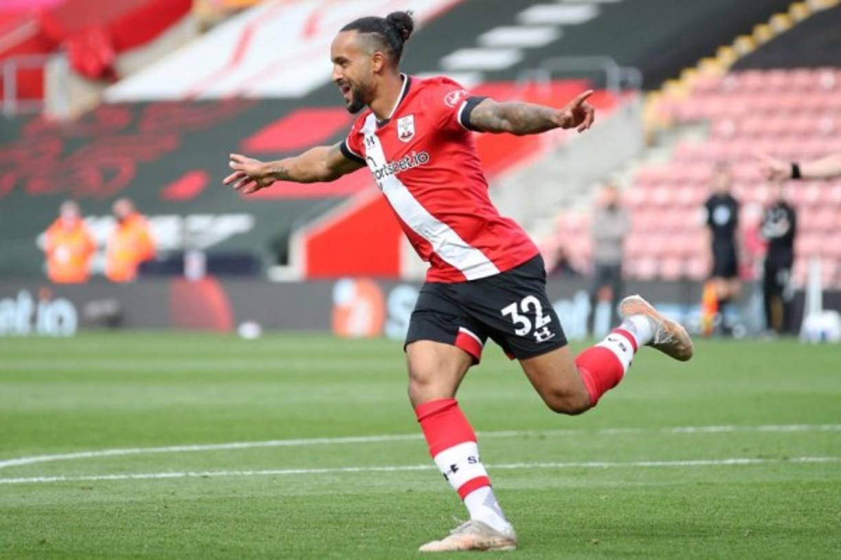 El Southampton ha anunciado que Theo Walcott se queda finalmente en el equipo. Estuvo cedido a préstamo por parte del Everton y ahora firmará por dos años con el Southampton. Foto AFP.