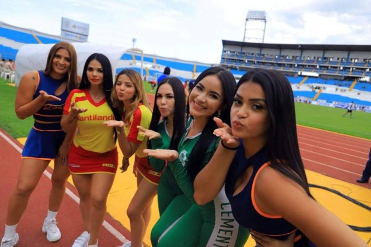 Las sexys edecanes de las marcas que patrocinan al Marathón robaron muchas miradas en el estadio Olímpico.