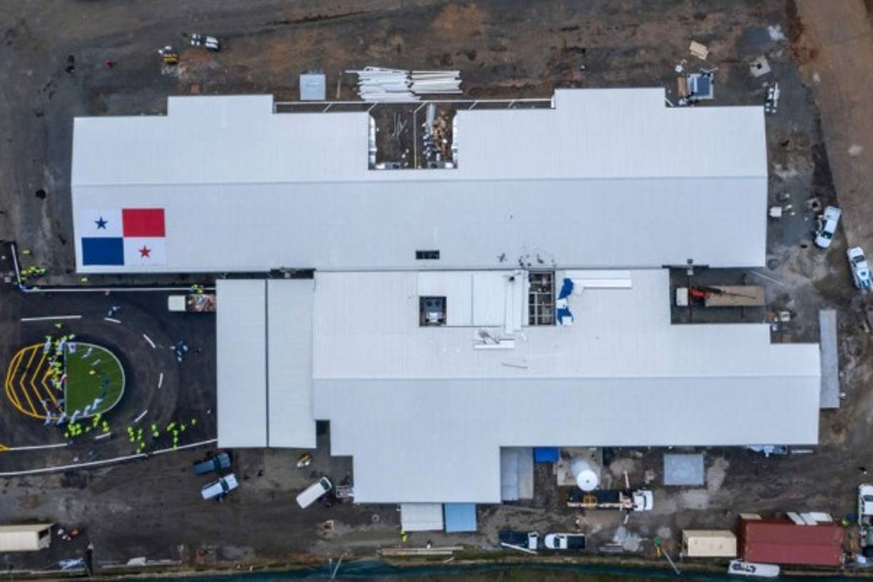 Esta instalación, que aún debe ser equipada por completo, cuenta con una capacidad de 100 camas y es 'moderno, bioseguro, y con tecnología que facilitará los procesos', aseguró el mandatario panameño.