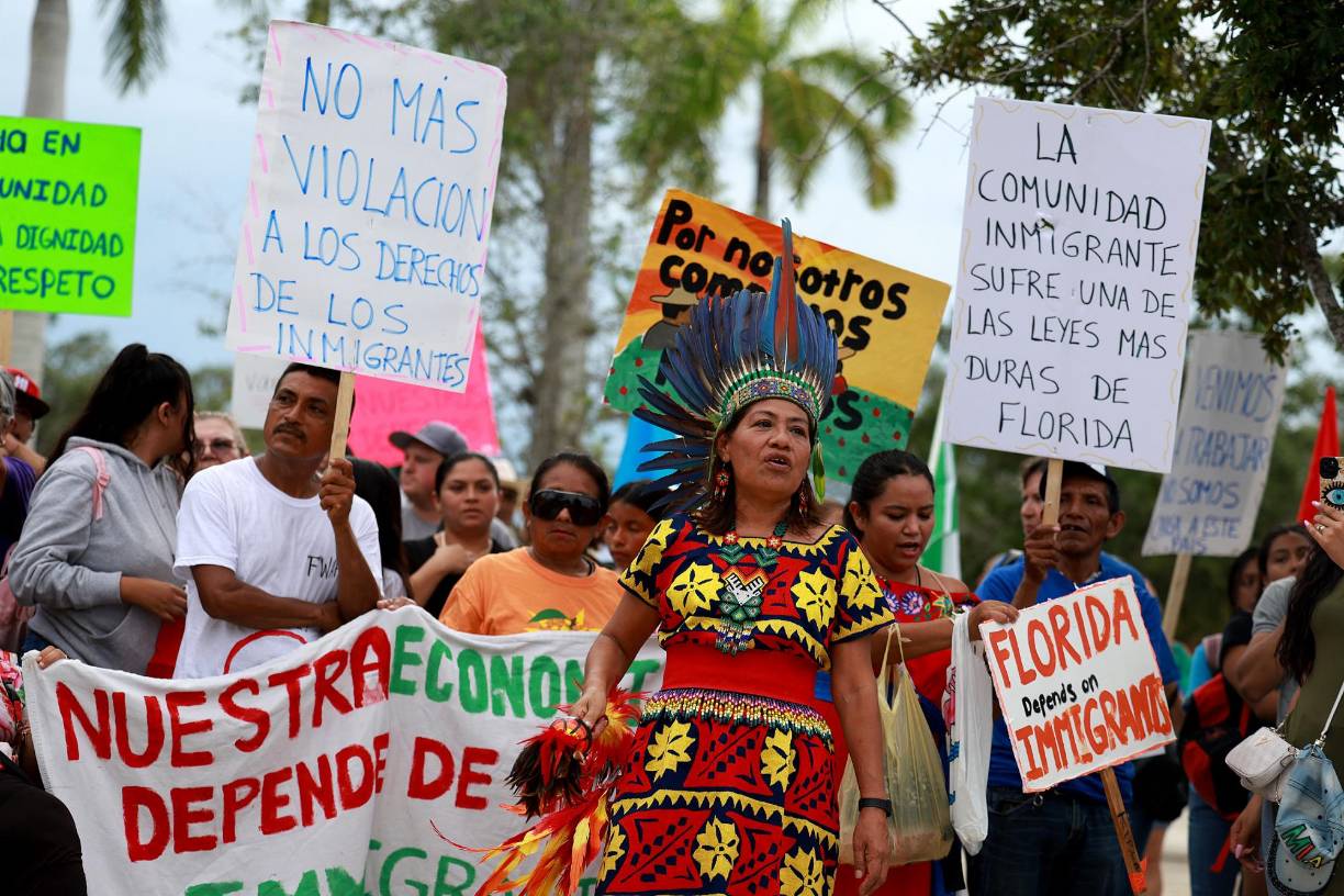 Además, obligará a los hospitales que aceptan el seguro público Medicaid a recoger datos sobre el estatus migratorio de sus pacientes, lo que podría llevar a muchas personas en situación irregular a evitar recibir atención médica, según opositores a la norma.