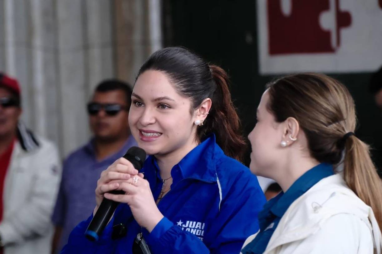 La precandidata aborda las dificultades económicas que enfrenta la población.