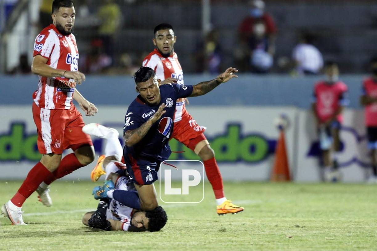 El penal que le cometió Celio Valladares a Iván López.
