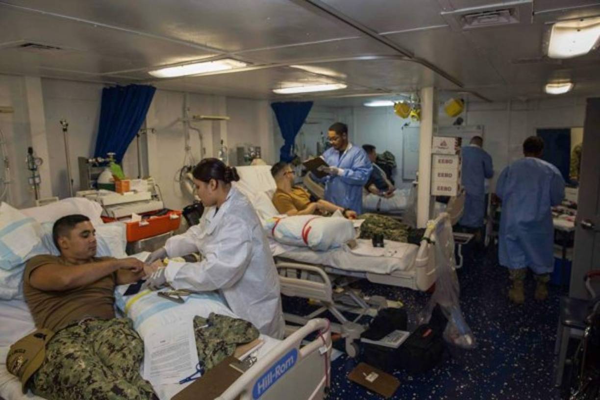 El Lincoln cuenta con un pequeño hospital para los más de 3,000 tripulantes, entre marinos y militares que conviven en el gigantesco buque por varios meses.