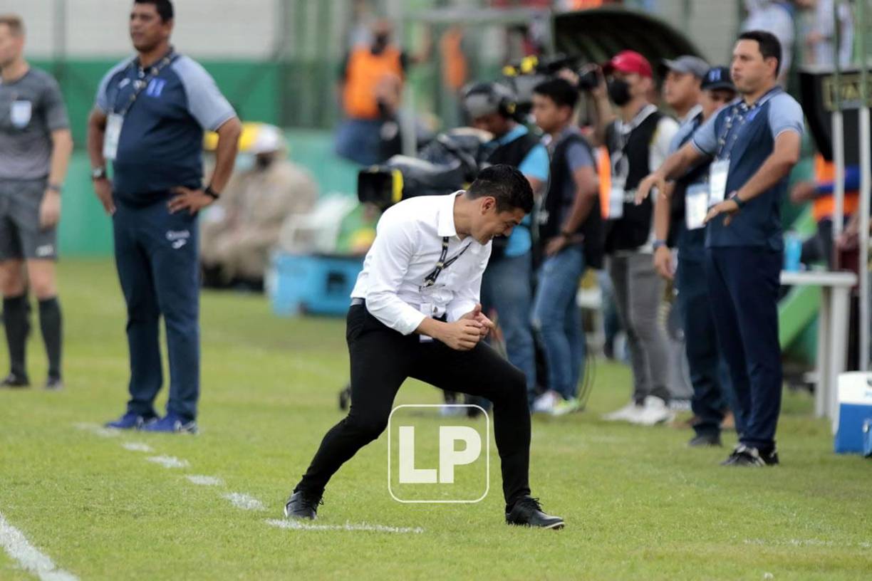 La euforia de Luis Alvarado celebrando la victoria de Honduras en el clásico contra Costa Rica.