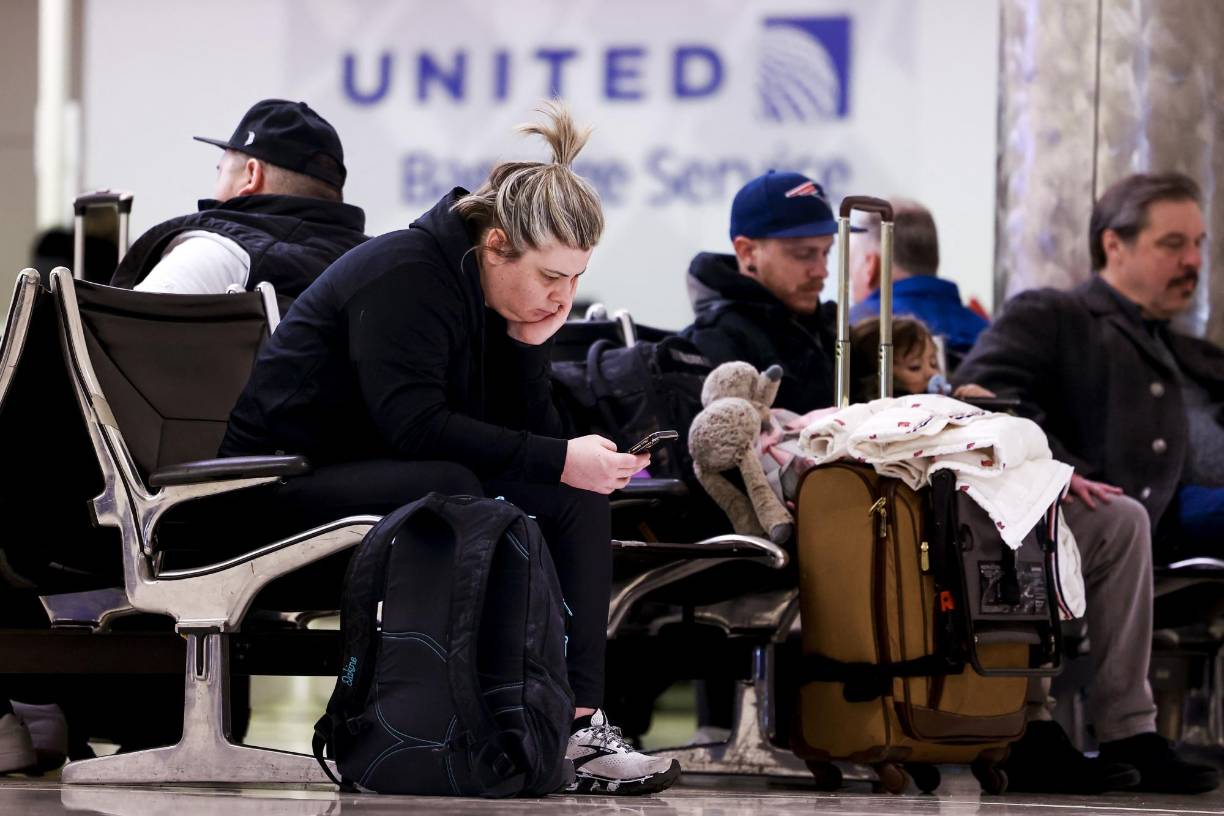 El aeropuerto más afectado es el de la ciudad de Minneapolis, en Minnesota, que este miércoles canceló 193 vuelos, el 44 % del total; seguido del de Detroit (Michigan), que suspendió 115 (un 28 % del total), y el de Denver (Colorado), que dejó en tierra 111 aviones, un 12 % de los que tenían previsto despegar.