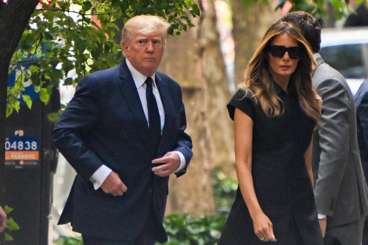 Trump llegó acompañado de su esposa, Melania Trump, quien en el pasado sostuvo un enfrentamiento con la primera esposa del magnate luego de que esta se autodenominara primera dama de Estados Unidos afirmando que tenía acceso directo al entonces presidente.