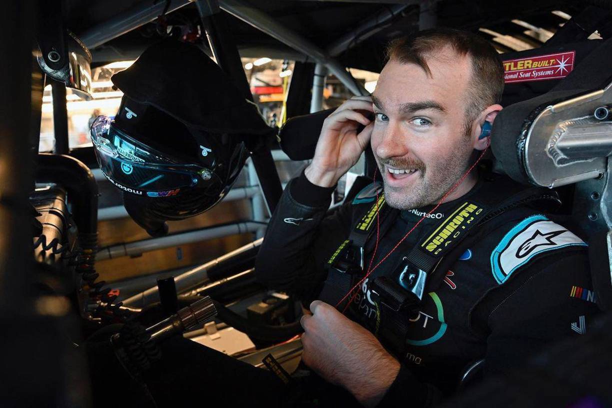 “El asunto todavía está bajo investigación y Cody está cooperando plenamente con las autoridades, ya que el debido proceso sigue su curso. RWR se ha comprometido a continuar nuestros esfuerzos multi-coches en la NASCAR Cup Series y está en proceso de finalizar nuestros planes para el ingreso del (auto) número 51 en Martinsville Speedway, y más allá. Estos planes serán anunciados en los próximos días”, concluyó el comunicado.