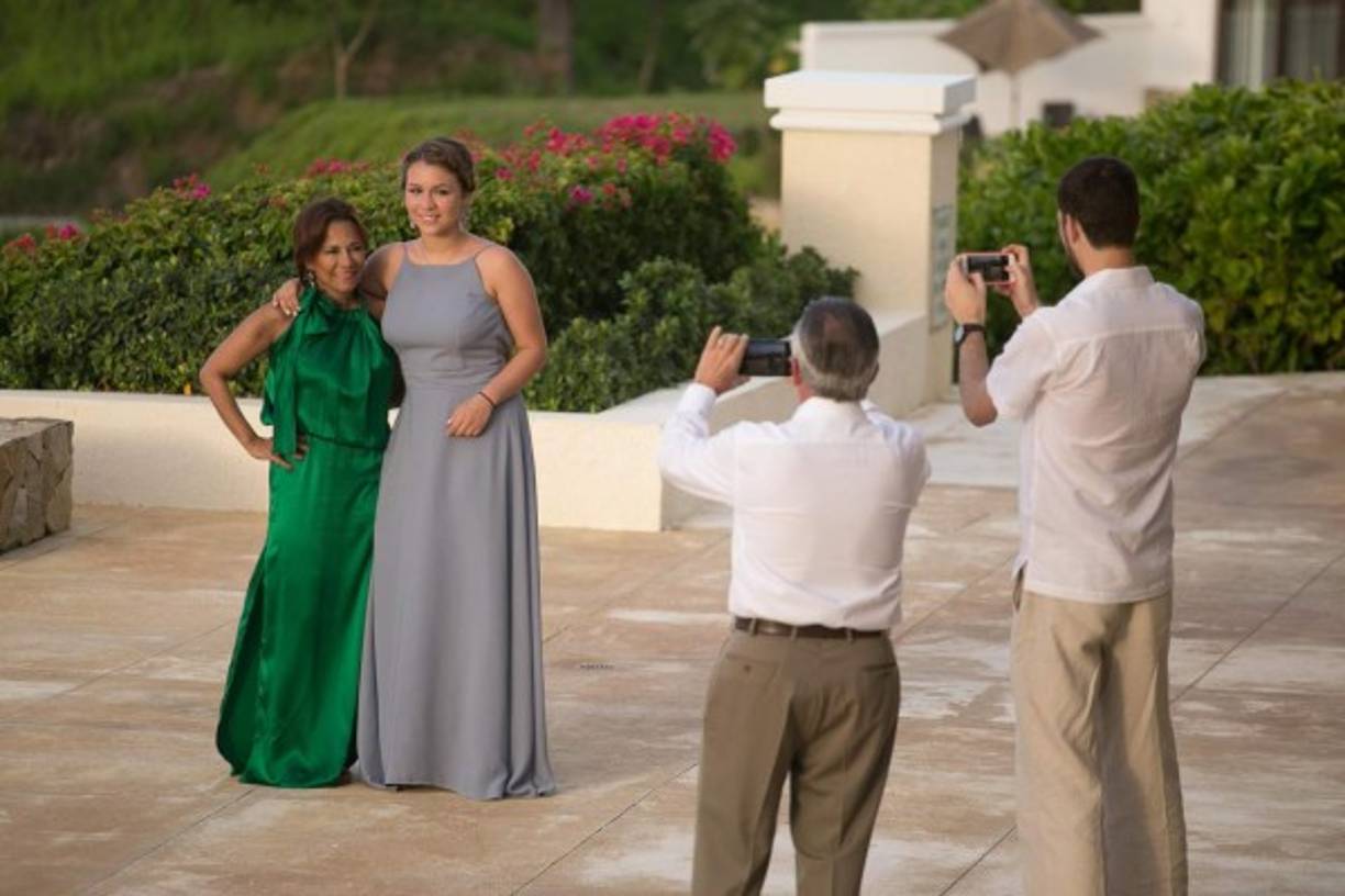 Melissa Maduro y su hija Giulia Benneth posando para Ricardo Maduro .
