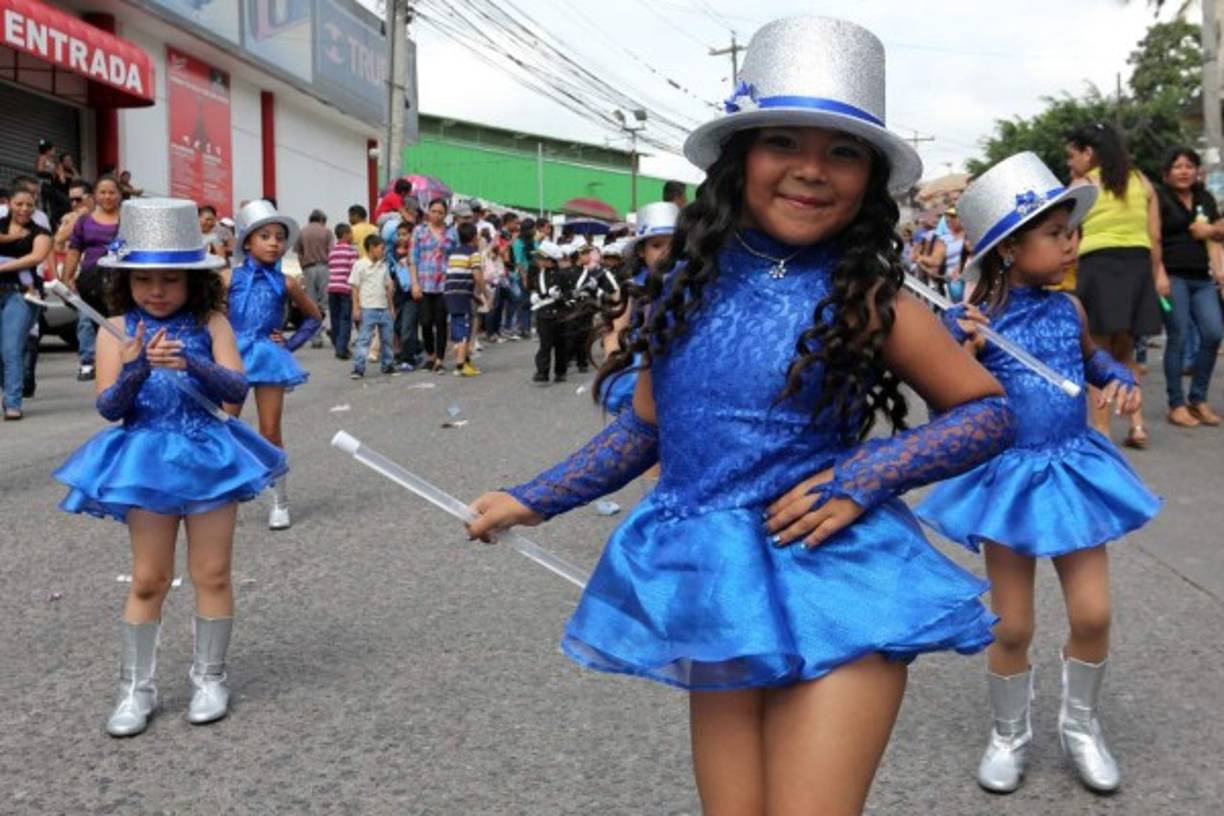 Mucha gracia derrocharon las bellas niñas capitalinas.